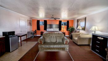 Edgewater Inn